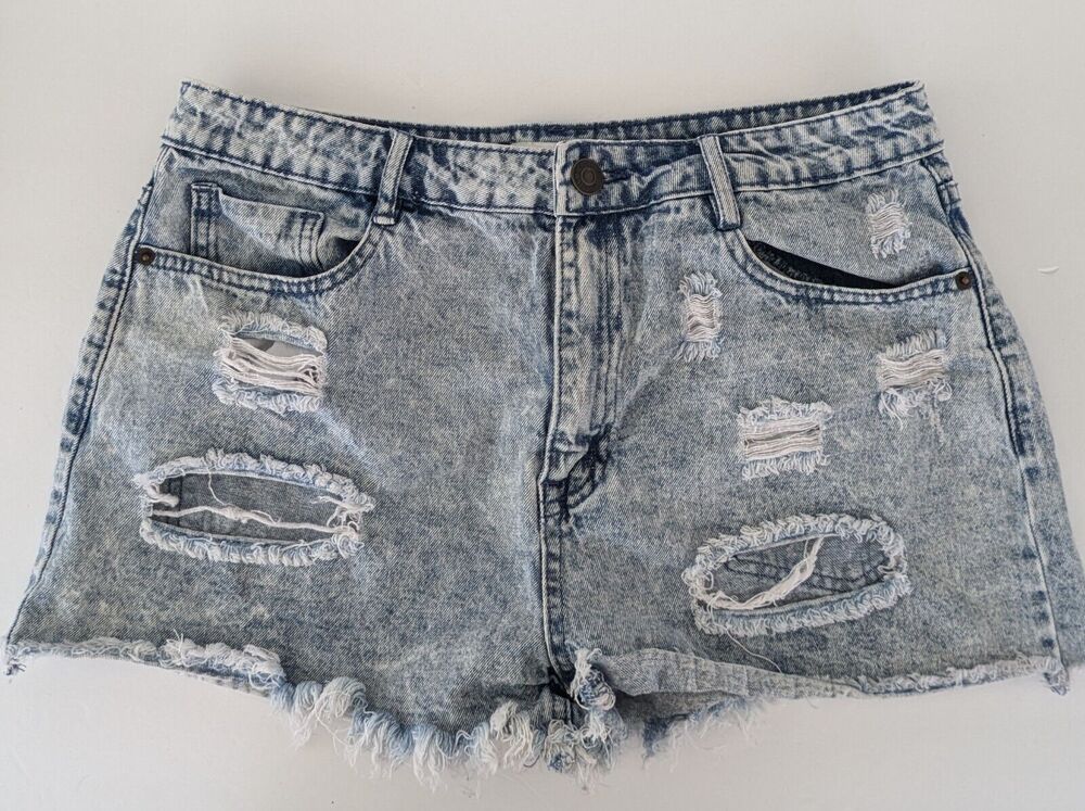 Forever 21 Women's Size 30 Distressed Light Acid Wash Denim Jean Shorts 5 Pocket